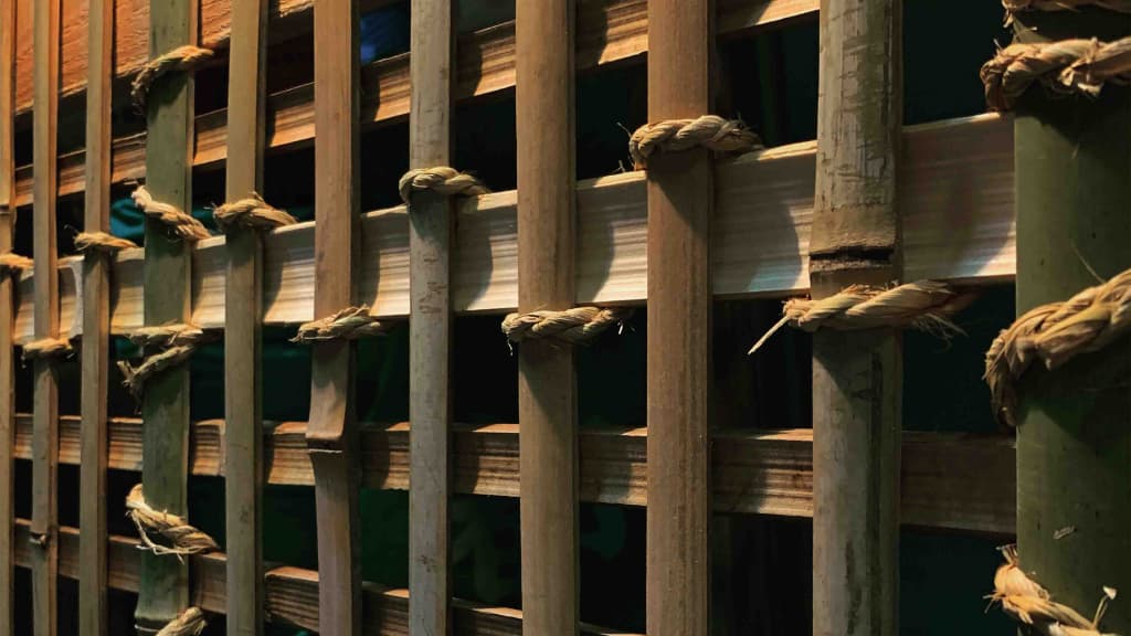 京都ぬりかべ屋三谷左官店が得意とする自然素材でできた土壁の土台となる、竹を編んでできた小舞荒壁